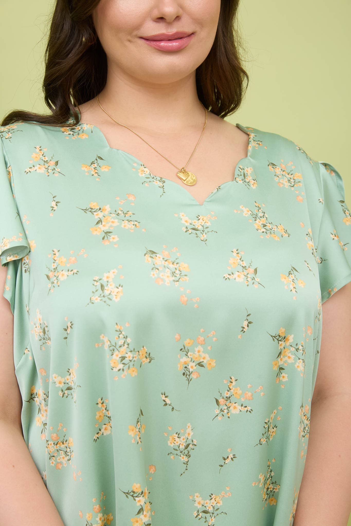 Minty Floral Scallop Blouse